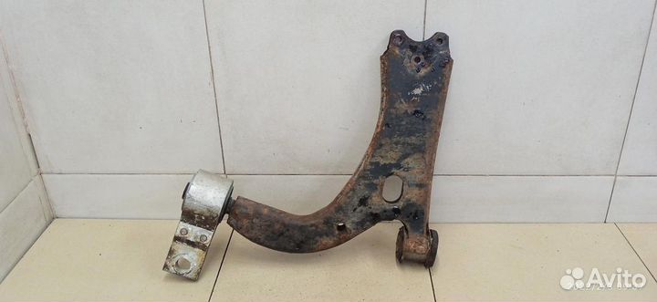 Рычаг передний правый Fiesta 2001-2007