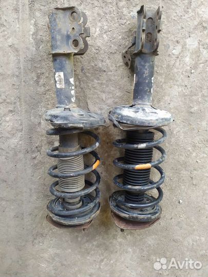 Стойки передние Toyota nadia