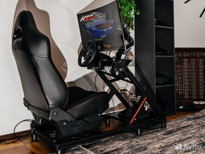 Кокпит, автосимулятор, кресло для руля