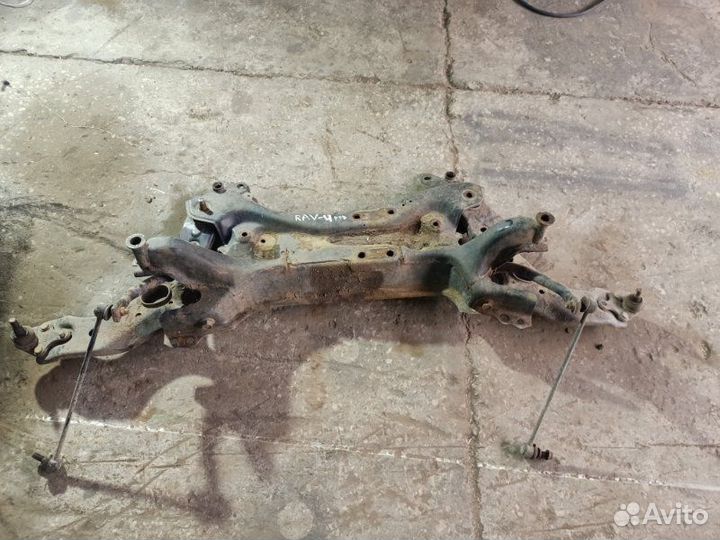Балка подвески (подрамник) передняя Toyota Rav4