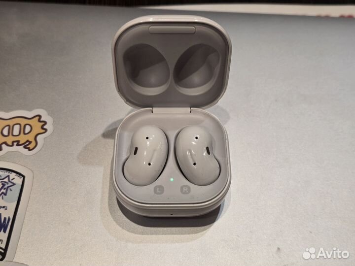 Samsung galaxy buds live