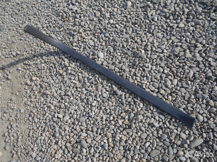 Порожек пластиковый передний правый Toyota Caldina