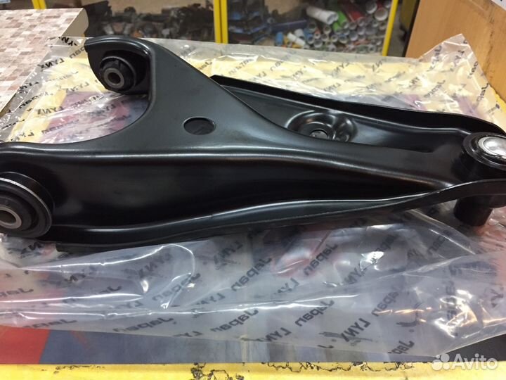 Рычаг подвески передний правый Логан