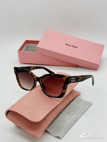 Солнцезащитные очки Miu Miu новинка