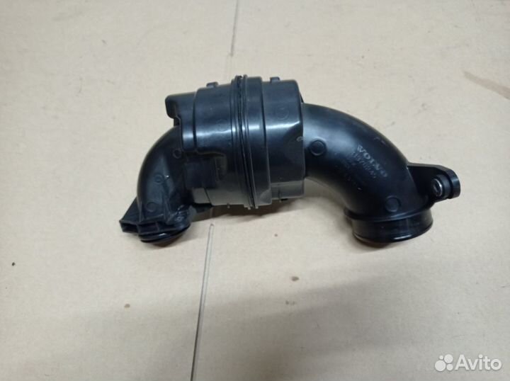 Вольво XC90 2015- XC60 патрубок подачи воздуха