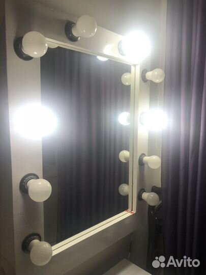 Зеркало со столиком