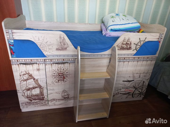 Кровать чердак со столом бу
