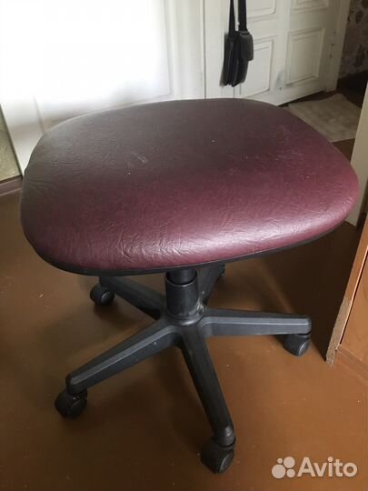 Офисное кресло без спинки