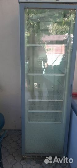 Продаю витринный холодильник
