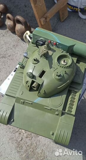 Игрушка танк