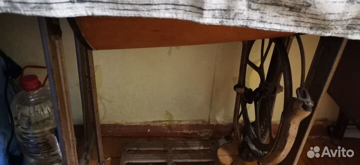 Швейная машинка ножная