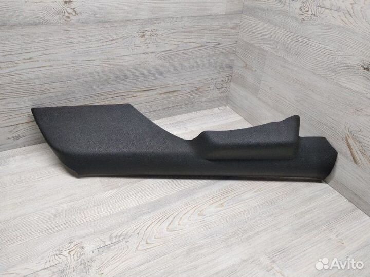 Обшивка стойки задняя правая Volkswagen Polo седан