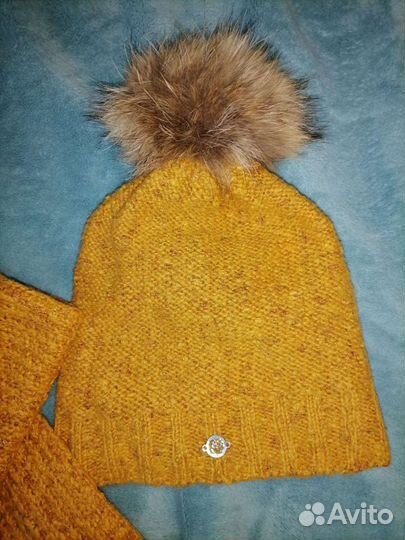 Зимняя шапка и шарф женские