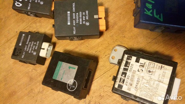 Блоки. Реле на Тойота карина. авенсис