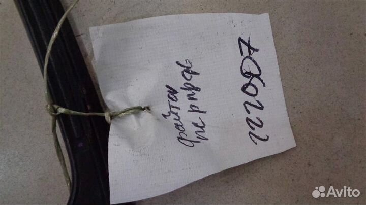 Уплотнитель стекла двери передней правой Volkswag