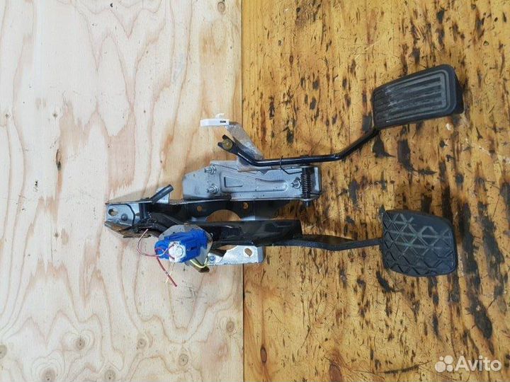 Датчик положения педали тормоза Mazda Axela BK5P