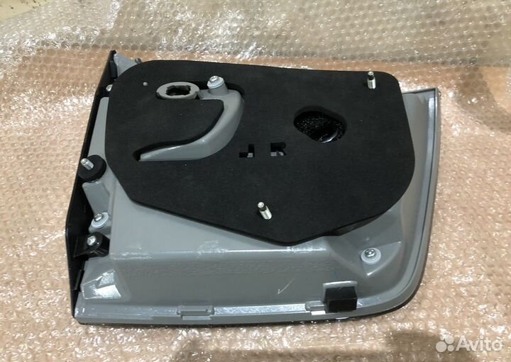 Фонарь задний правый в багажник Lexus RX ll рестай