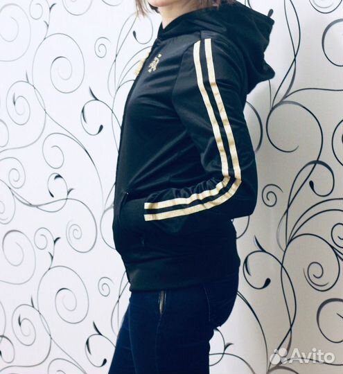 Кофта с капюшоном черная джемпер