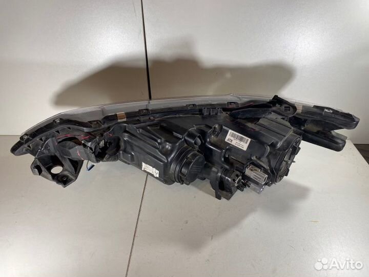 Фара галогеновая правая Mitsubishi Outlander 3