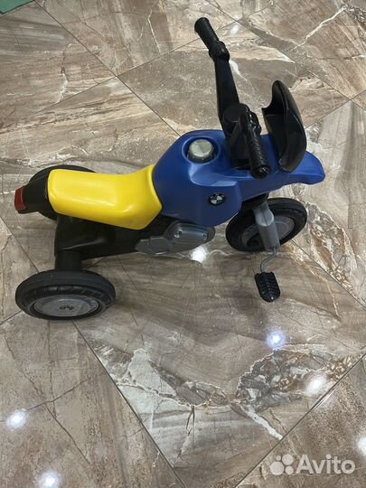 Детский фирменный трехколесный велосипед BMW