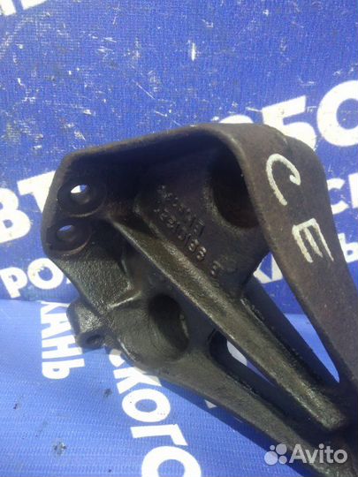 Кронштейн опоры двигателя Daewoo Espero седан