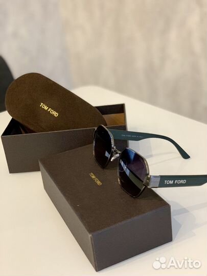 Солнцезащитные очки Tom Ford