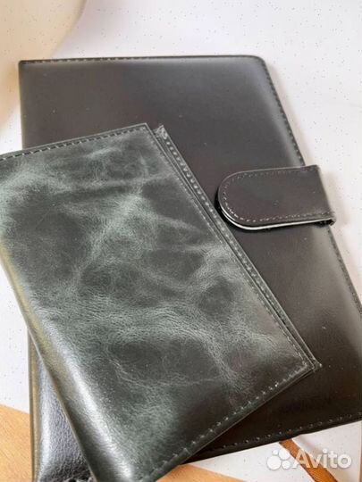 Обложка на паспорт с отсеками под карты