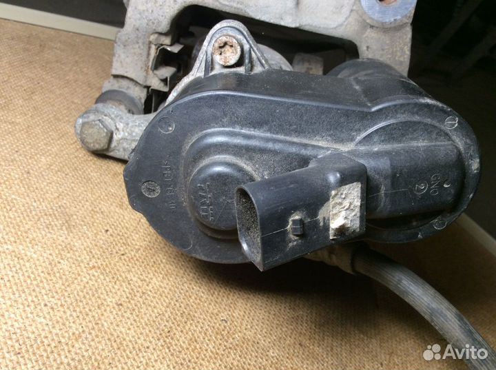 Супорт задний левый правый VW Passat CC 2013 г