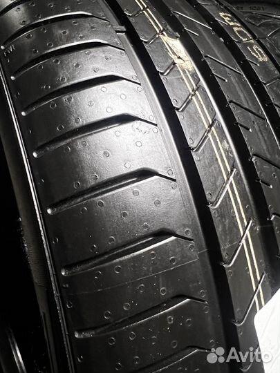 Pirelli P Zero PZ4 285/35 R21