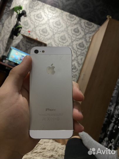 Телефон iPhone 5