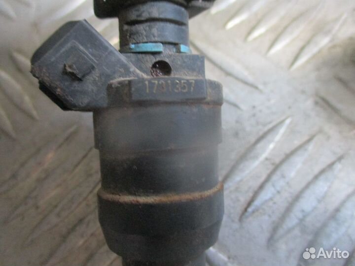 Рейка топливная в сборе BMW 3 E36 M43 1.6