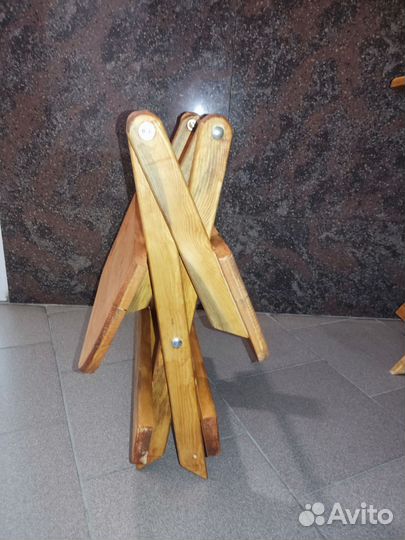 Складной стол и стулья