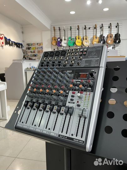Behringer x1204usb микшерный пульт