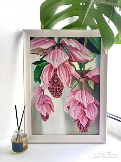Картина с тропическим цветком