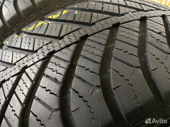 Goodyear Vector 4Seasons 215/60 R17