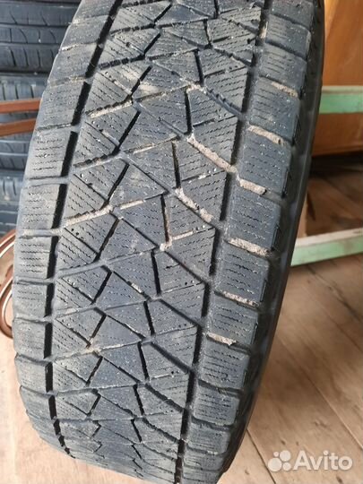 Bridgestone Blizzak DM-V2 215/65 R16 98S