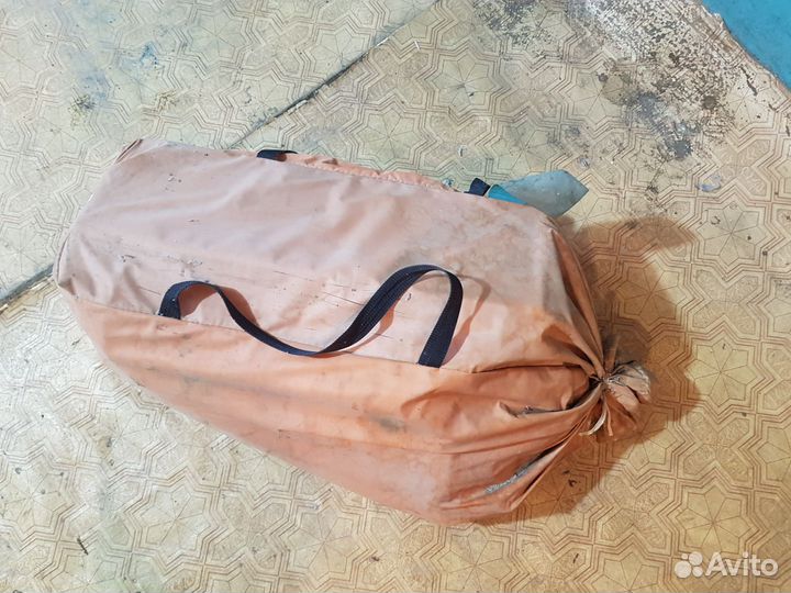 Надувная весельная лодка