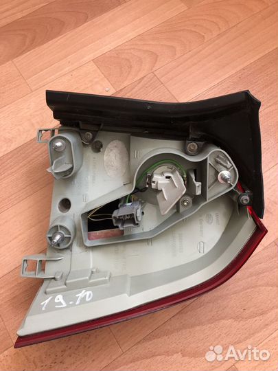 Фонарь левый наружный Volvo XC70 2