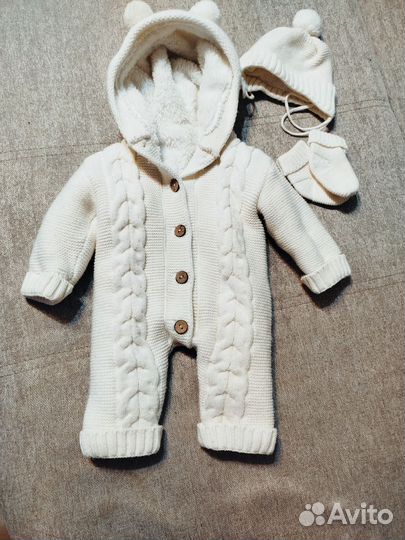 Вязаный костюм для новорожденного