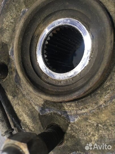 Кулак поворотный передний левый В сборе со ступице