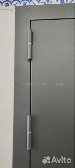 Дверь входная со стеклом в дом