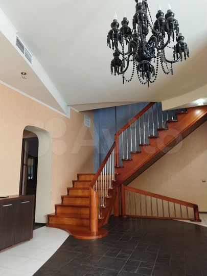 Дом 394 м² на участке 2,5 сот.