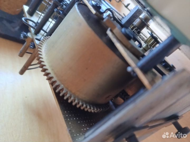 Часы настенные Янтарь