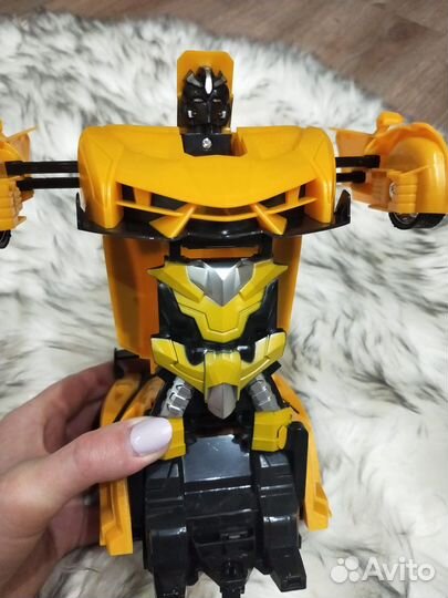 Машина робот трансформер на пульте