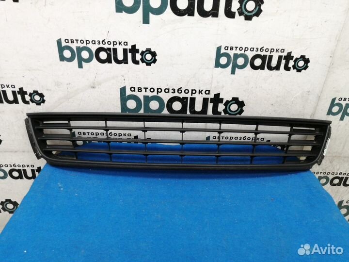 Решетка переднего бампера 6RU853677 Volkswagen