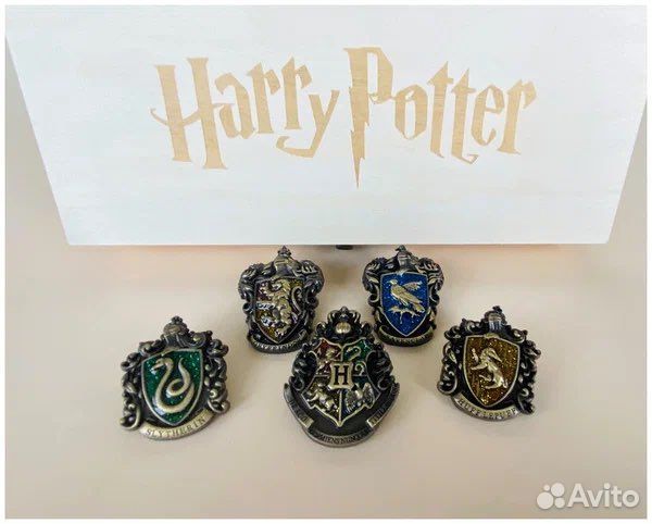 Набор значков брошей гербы гарри поттер
