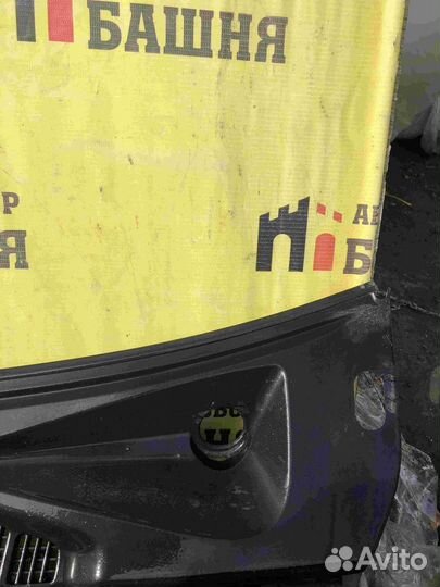 Nissan NP300 Жабо левое