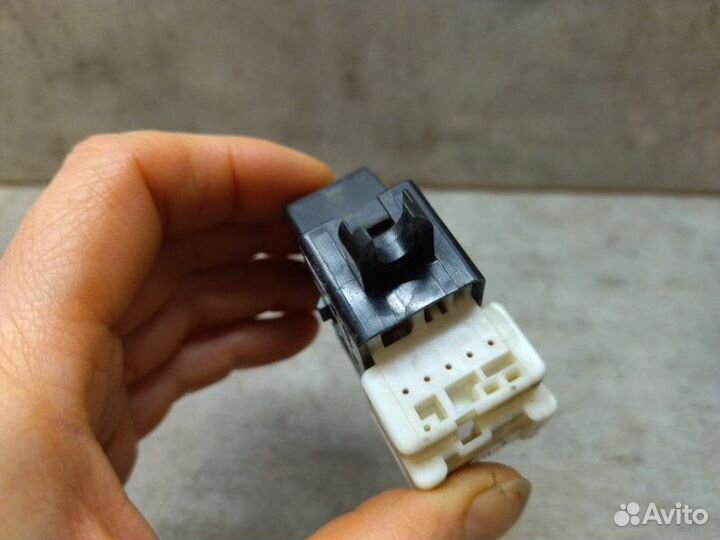 Кнопка стеклоподъемника Nissan Skyline V35 VQ25DD