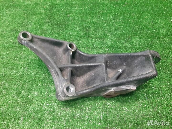 Кронштейн опоры двс левой Suzuki Ignis 2006