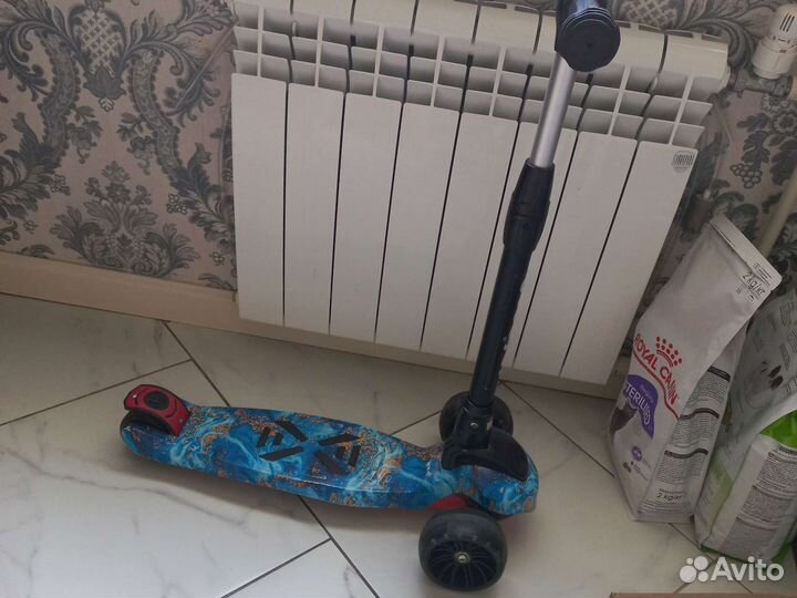 Самокат трехколесный